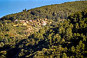 La serra da Lous , minuscoli borghi rurali semiabbandonati noti come gli Aldeias do Xisto i 'villaggi di scisto', paese di Talasnal.